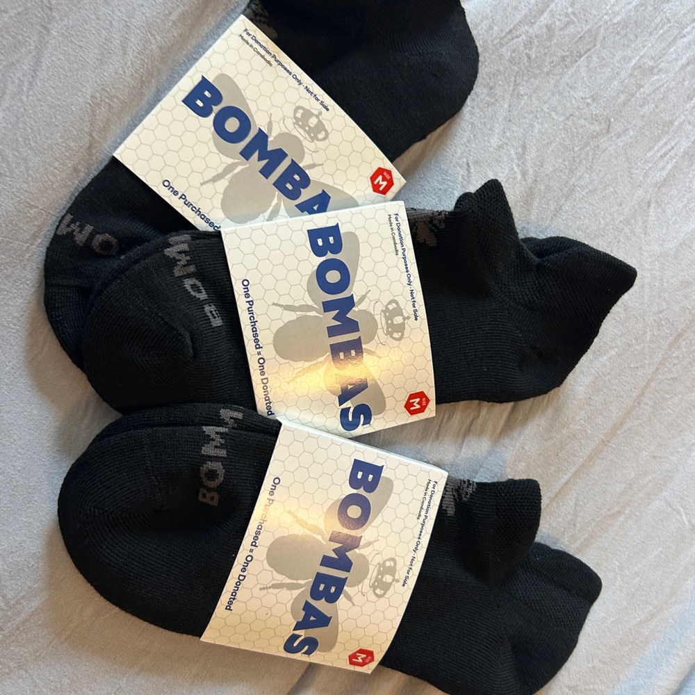 3 pair Bombas Women’s Black Athletic Socks size Medium NWT. Great gift!!